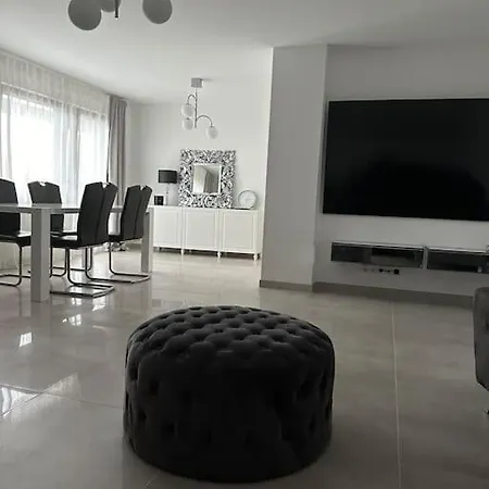 Апартаменты Luxury Marz Шванау