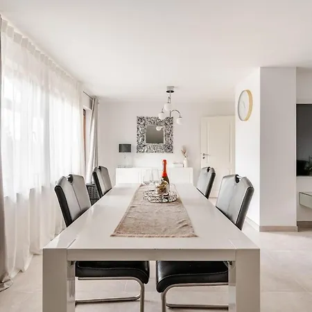 Luxury Marz Schwanau